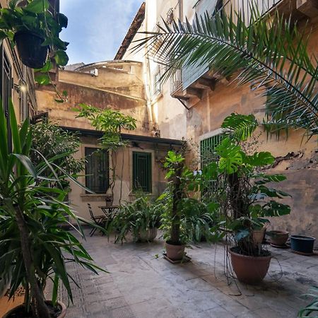 Elegant Design Apartment In Historical City Center Catania Luaran gambar