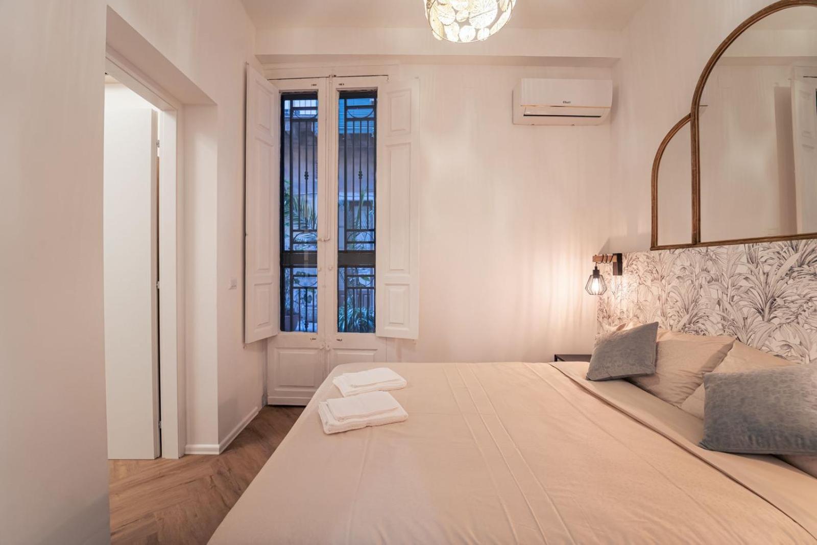 Elegant Design Apartment In Historical City Center Catania Luaran gambar